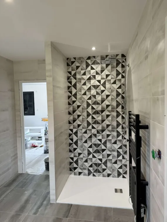 Pose de carrelage et faïence dans une salle de bain à Vignieu, Morestel, EURL JS Décoration